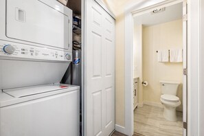 Condo, 2 chambres | Salle de bain | Serviettes fournies