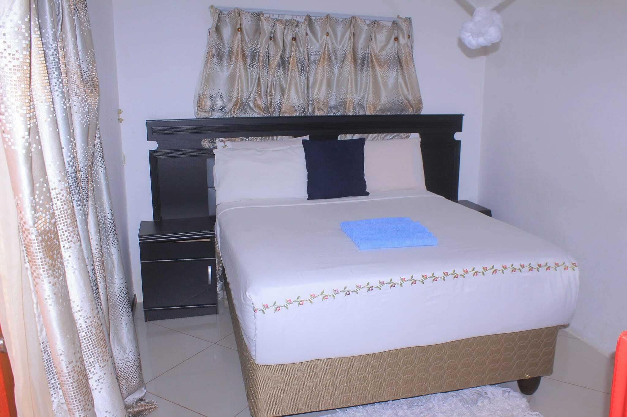 Executive Apartment, 1 Bedroom | Desk, laptop workspace, soundproofing, iron/ironing board