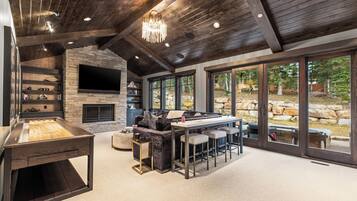 المنشأة من الداخل