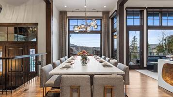 تناول الطعام