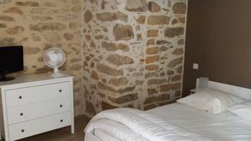 3 chambres, fer et planche Ă repasser, Wi-Fi, draps fournis