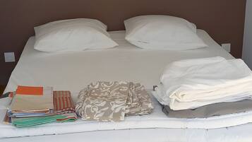 3 slaapkamers, een strijkplank/strijkijzer, wifi, beddengoed