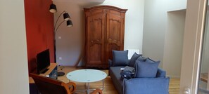 Télévision, chaîne hi-fi