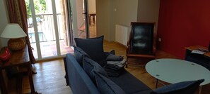 Télévision, chaîne hi-fi