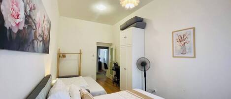 2 chambres, fer et planche à repasser, Wi-Fi, draps fournis