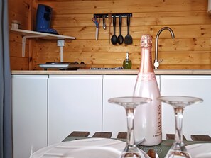 雪櫃、微波爐、焗爐、爐具