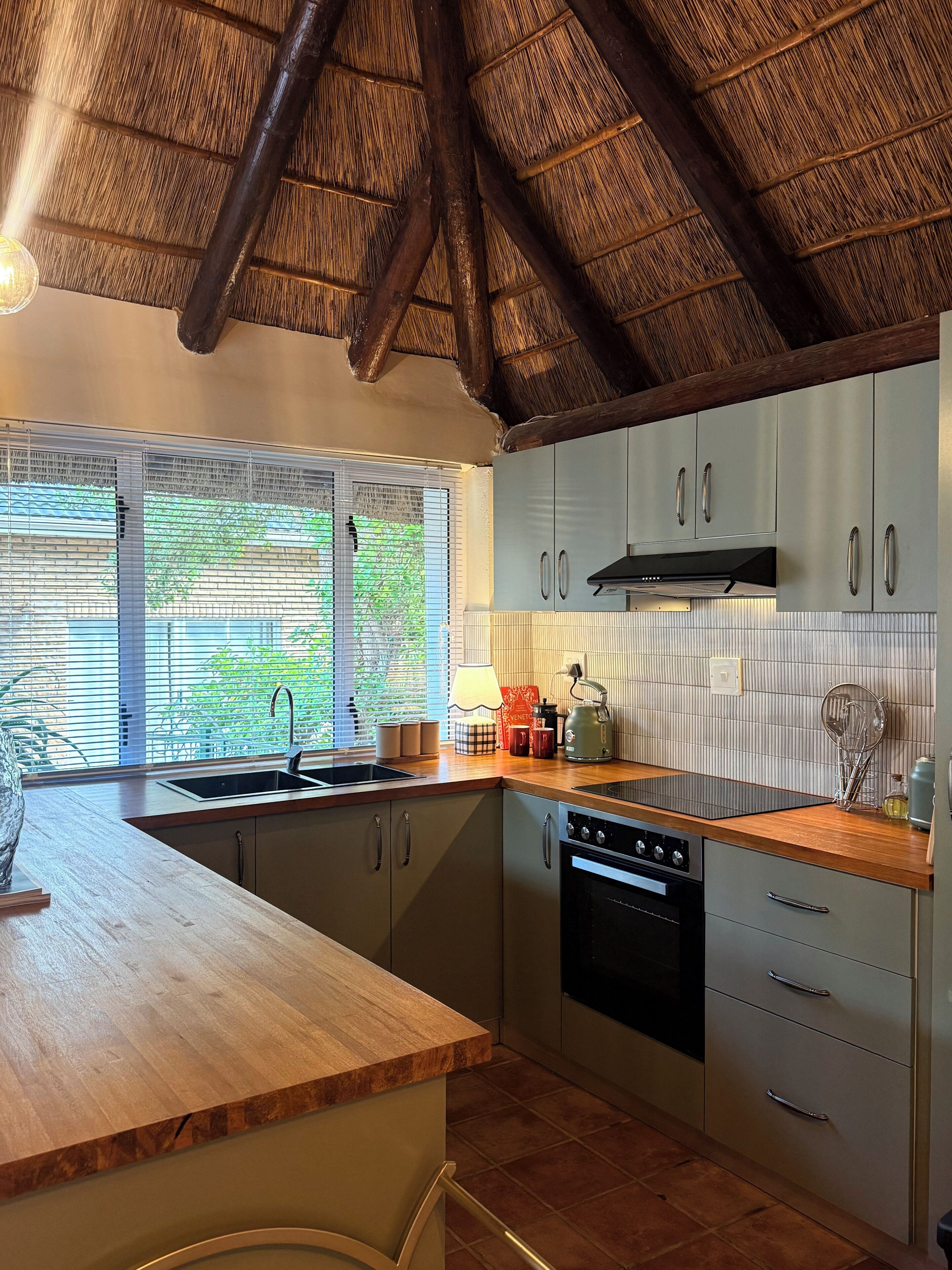 Luxury Cottage, Mountain View | Private kitchen | Fridge, microwave, coffee/tea maker, toaster