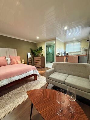 Luxe huisje, uitzicht op bergen | Privékeuken | Een koelkast, een magnetron, een koffiezetapparaat/waterkoker