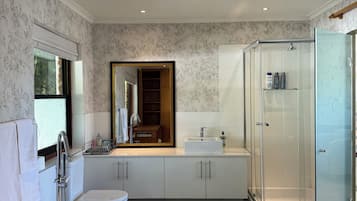 Deluxe Penthouse, Mountain View | Bathroom