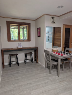 Dining - Modern Mountain Escape – Fun Filled Retreat! (Bartlett)