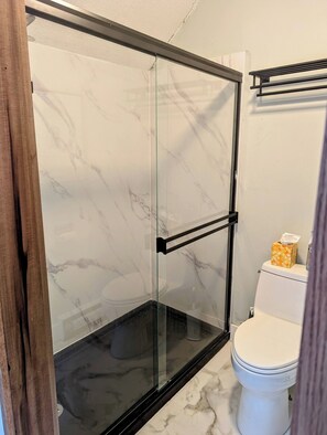 Shower, hair dryer, towels, soap - Modern Mountain Escape – Fun Filled Retreat! (Bartlett)