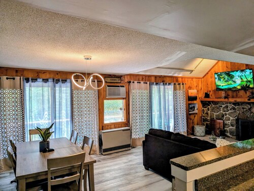 Modern Mountain Escape – Fun Filled Retreat!