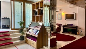 A modern hotel room with a large mirror, a red carpet, a TV, and a desk with a laptop. - Casa Liva Otel Eskişehir (Eskişehir)