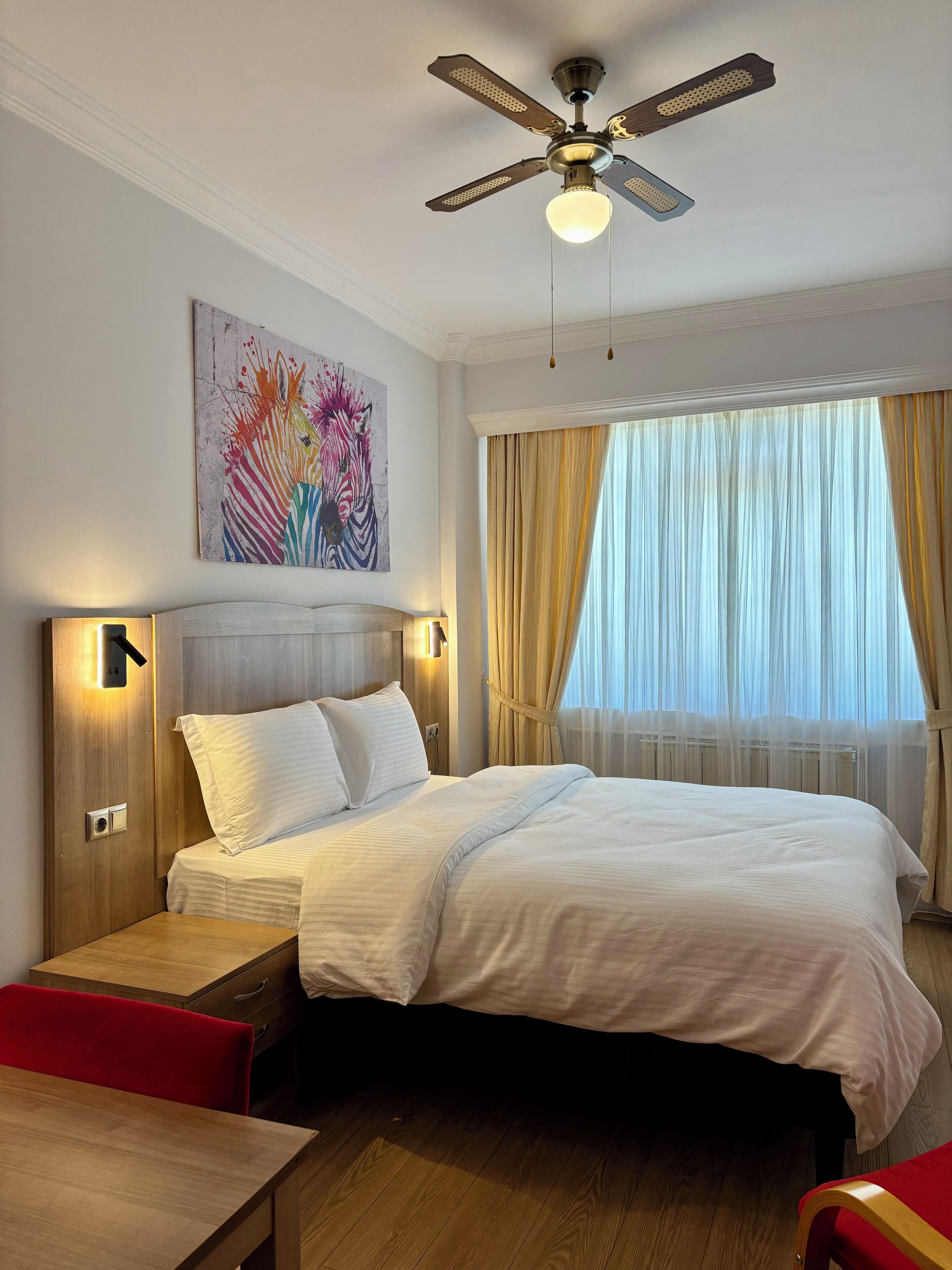 Chambre Double Deluxe, vue ville | Minibar, coffres-forts dans les chambres, bureau