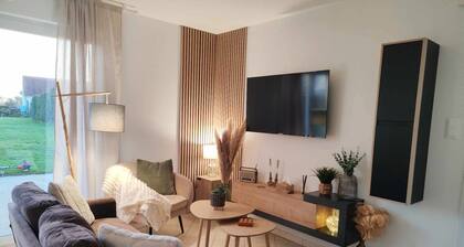 GĂźte De L'entre 2 CĂŽtes: Private Terrace, Garden & Wi-Fi in Vindefontaine