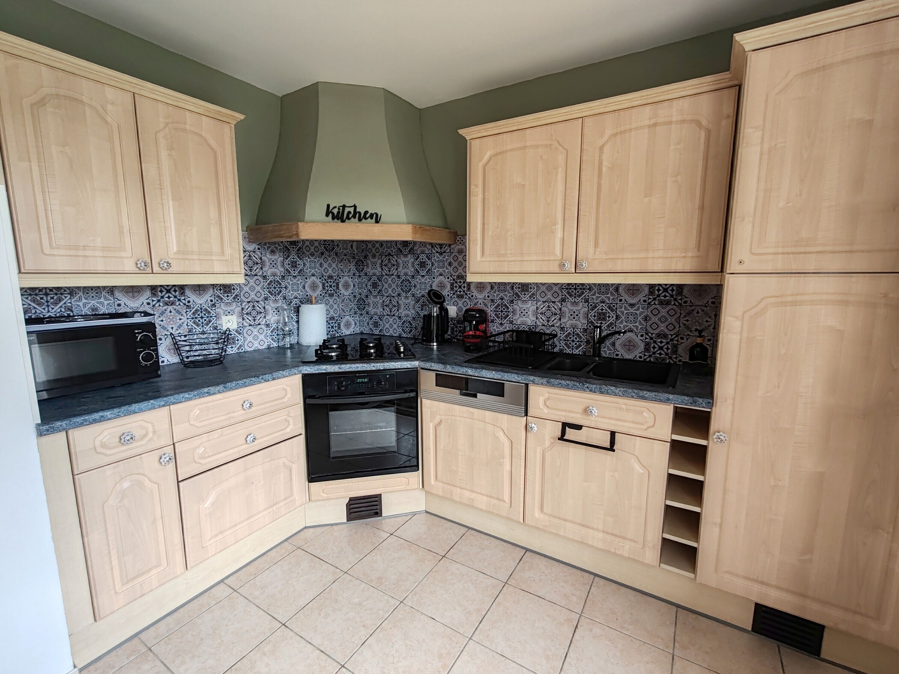 冰箱、微波炉、烤箱、炉灶