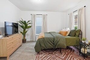 2 عدّة غرف نوم ومكواة/لوح كي وواي فاي وملاءات أسرّة