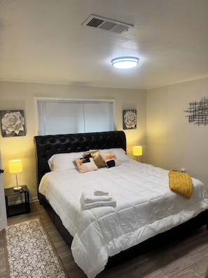 1 habitación, escritorio, tabla de planchar con plancha y wifi gratis