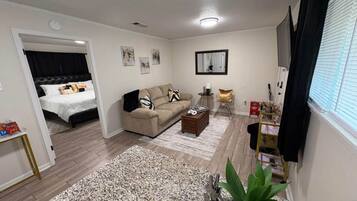 1 bedroom, desk, iron/ironing board, free WiFi