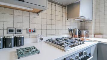 Cookware/dishes/utensils