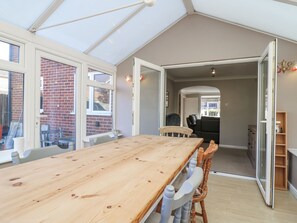 Dining - 32 Abbey Gardens (Canterbury)