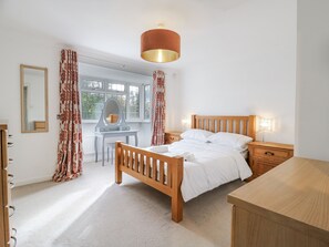 4 bedrooms, individually decorated, individually furnished, free WiFi