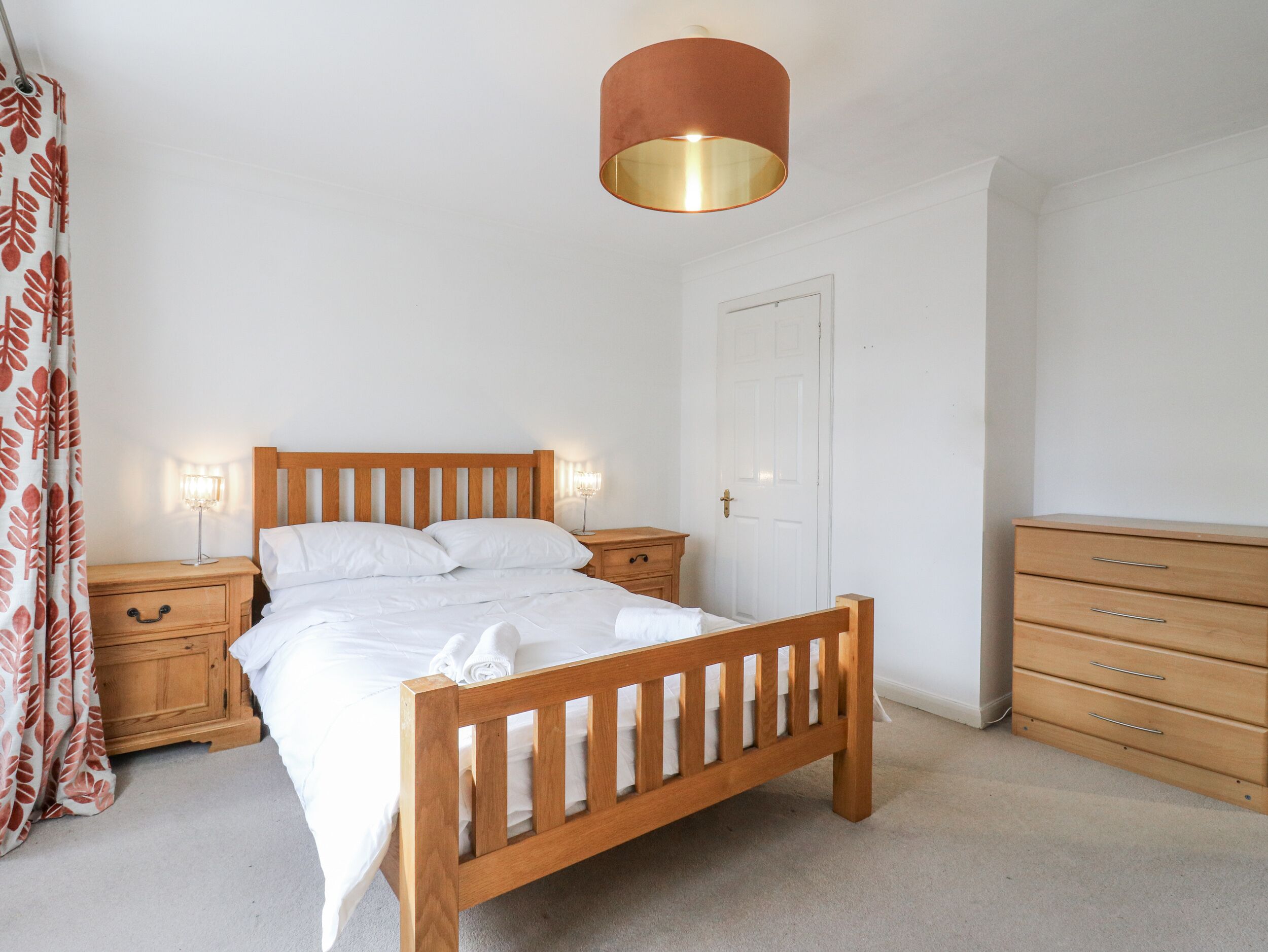 4 Schlafzimmer, individuell dekoriert, individuell eingerichtet