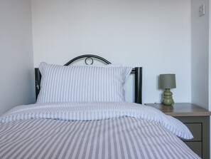 4 bedrooms, individually decorated, individually furnished, free WiFi - 32 Abbey Gardens (Canterbury)