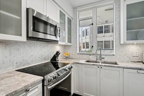 ميكروويف، فرن، موقد طهي مسطح، غسالة أطباق