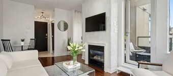 Downtown Luxury Condo: Walkable Central Location