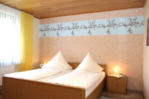 Room - Apartment 'Mit Garten' with Private Terrace, Private Garden and Wi-Fi (Medebach)