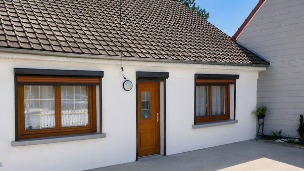A single-story house with a tiled roof, a front door, and two windows with shutters. - Holiday Home 'Gite618' (Helfaut)