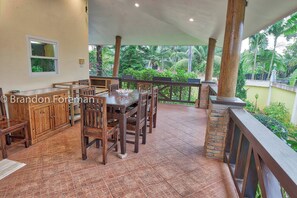 Villa, 4 hálószobával, dohányzó, privát medence | Erkély