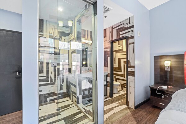 Studio, 1 Queen Bed, Private Bathroom | Iron/ironing board, free WiFi - Good Hotels Downtown Denver (Denver)