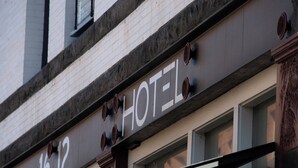 A hotel sign with the number 1612 and the word "HOTEL" in large letters. - Good Hotels Downtown Denver (Denver)