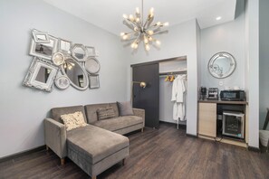 Studio, 1 Queen Bed, Private Bathroom | Interior - Good Hotels Downtown Denver (Denver)