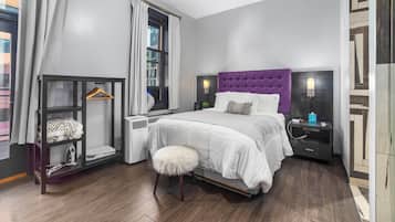 Studio, 1 Queen Bed, Private Bathroom | Iron/ironing board, free WiFi