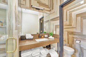 Studio, 1 Queen Bed, Private Bathroom | Bathroom | Shower, hair dryer, towels, soap - Good Hotels Downtown Denver (Denver)