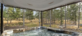 Stunning 5 Bedroom w/ ALL Ensuite Bathrooms 3800+ Sq. Ft. Hot Tub, Clubhouse!