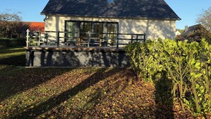 A modern house with a large deck, a satellite dish, and a well-maintained lawn. - Renovated EFH, Schwerin lake district. Nature and culture within easy reach (Leezen)