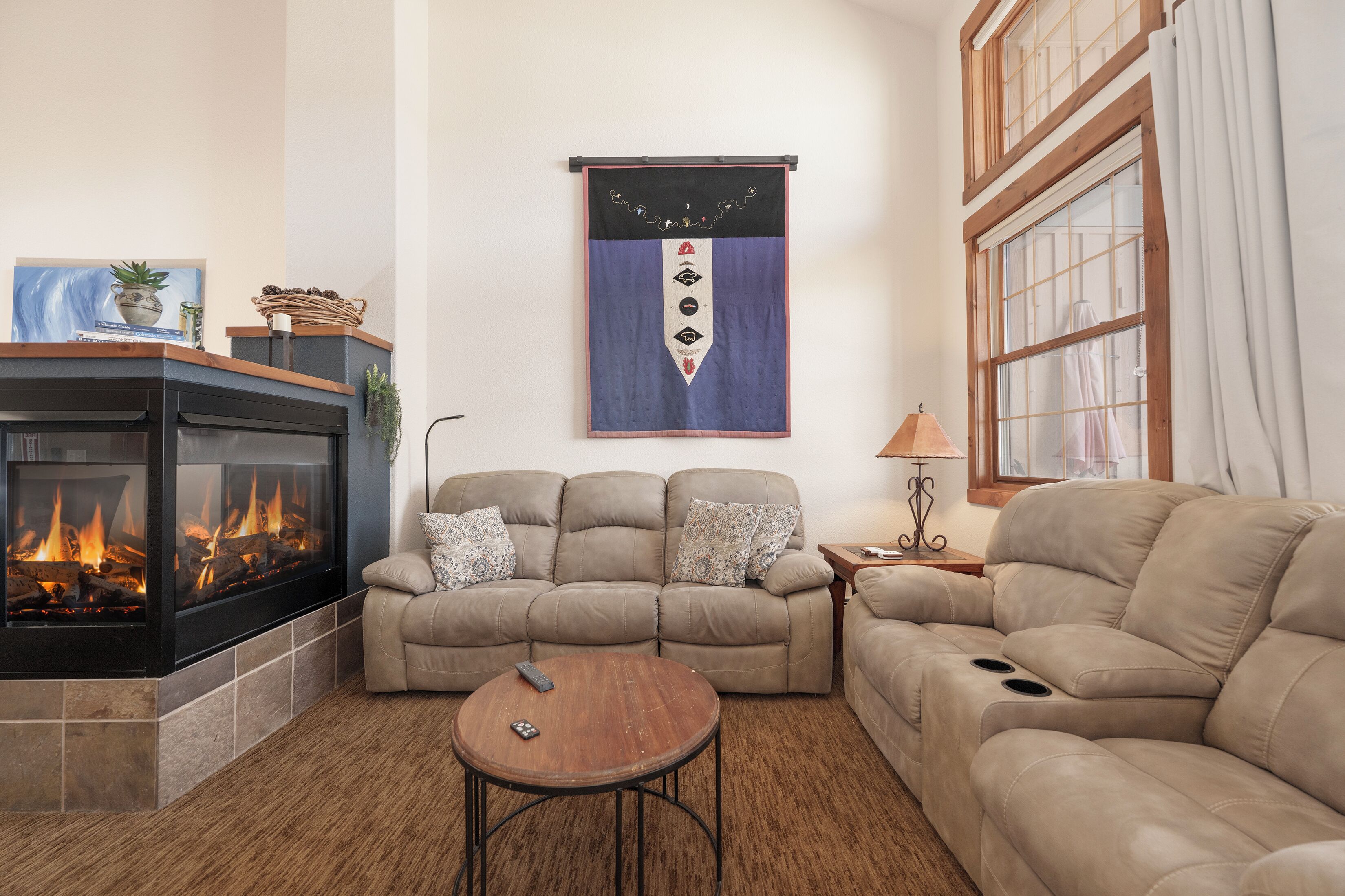 TV, fireplace