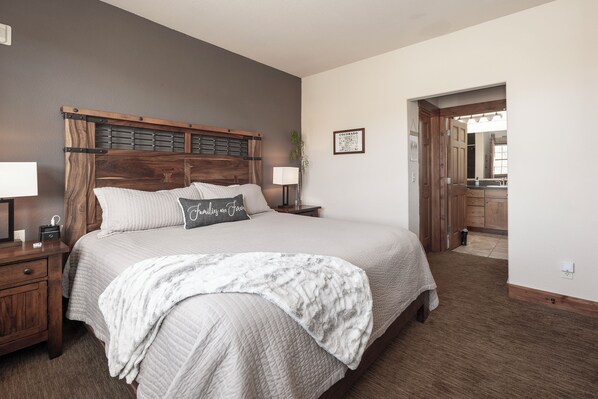 2 habitaciones, cuna de viaje, acceso a internet y ropa de cama 