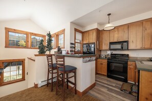 冰箱、微波炉、烤箱、炉灶