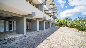 Basic Apartment | Exterior