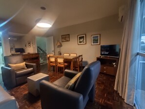 Basic Apartment | Living area