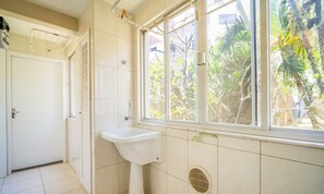 Căn hộ cơ bản | Phòng tắm | Buồng tắm vòi sen 