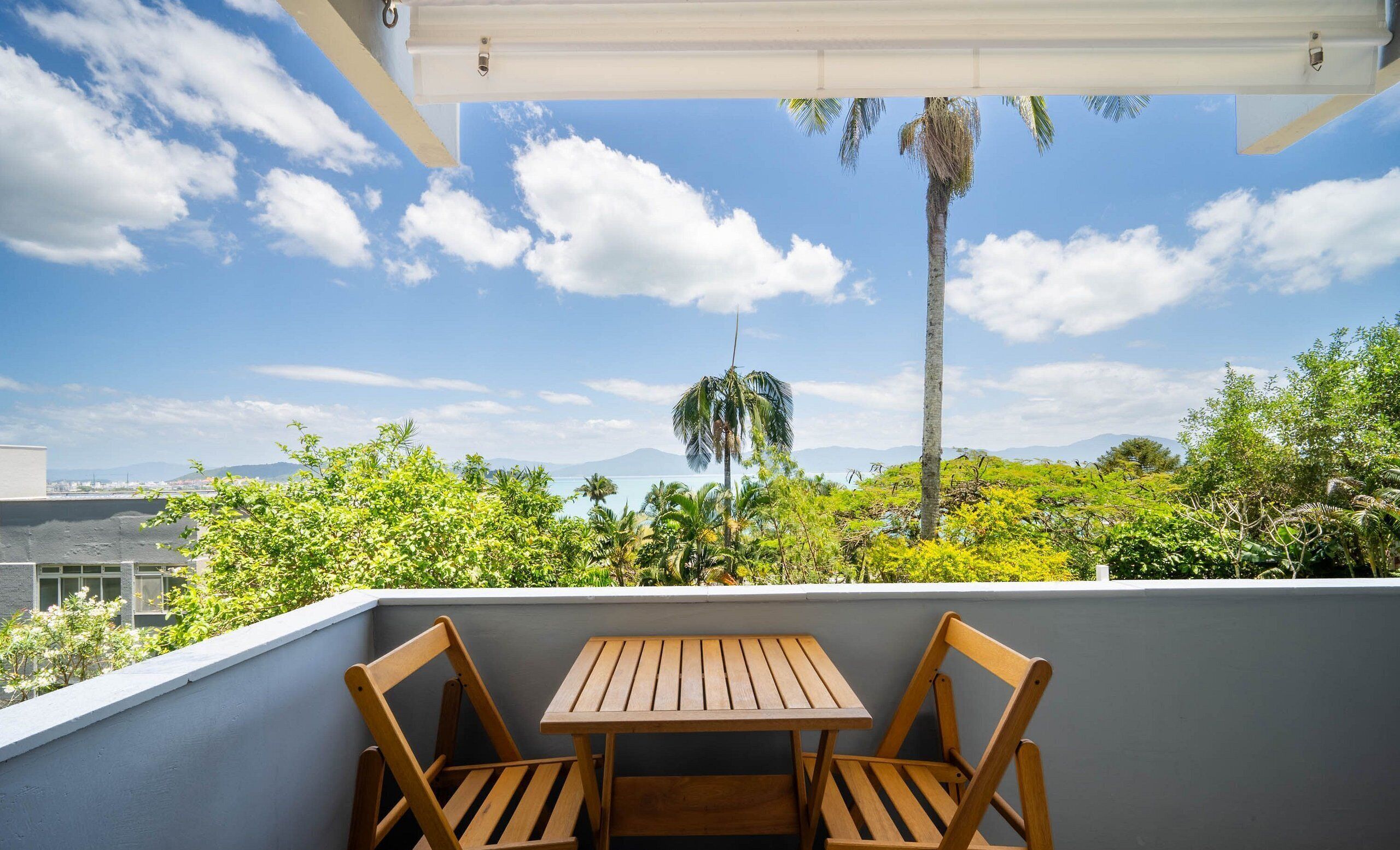 Basic Apartment | Outdoor dining