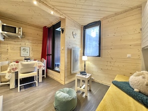 TV - (SO.207) Cosy studio at the foot of the slopes Les Menuires (Les Menuires)