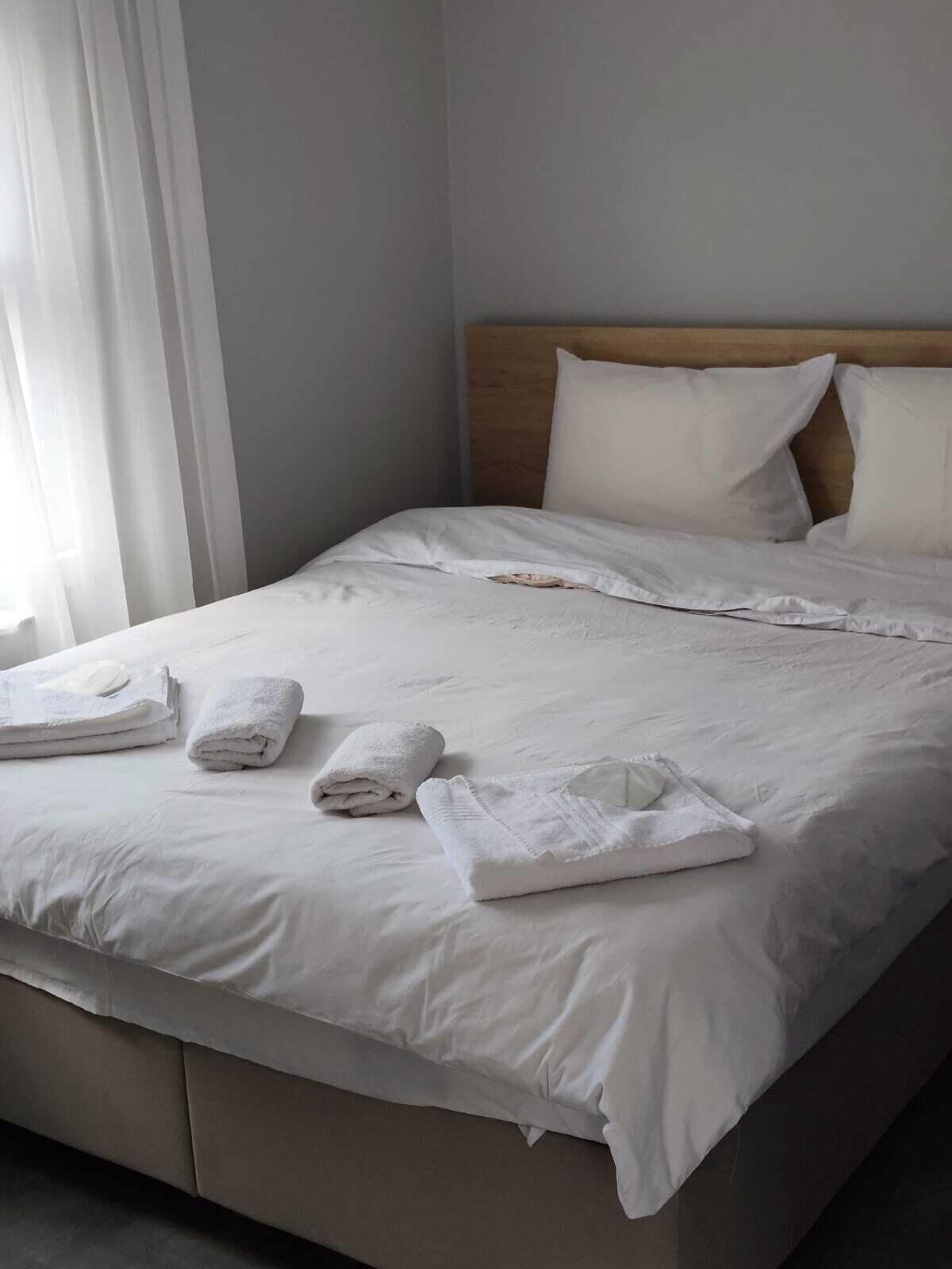 Habitació econòmica | Bany | Dutxa, assecador de cabells, tovalloles i sabó 