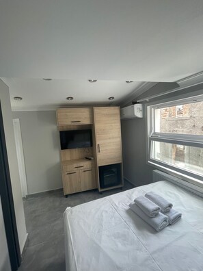 Economy Room, Balcony | Iron/ironing board, free WiFi - Moonlight Hotel (İstanbul)